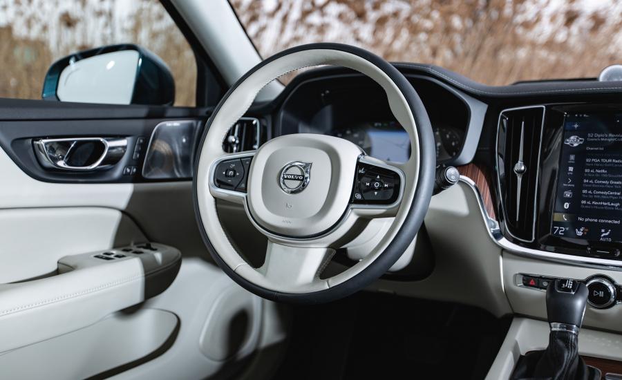 Интерьер Volvo V60 T6 Inscription 2018 года  (NA) (фото 24 из 27)